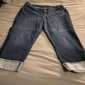 Good condition, Jennifer Lopez, 16w, capri